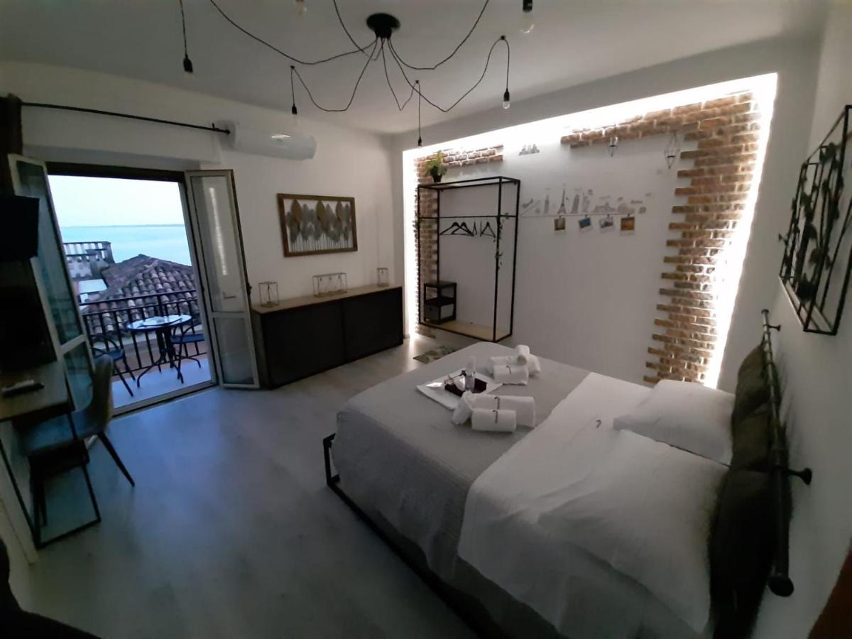 Dame Crotone Bed & Breakfast エクステリア 写真
